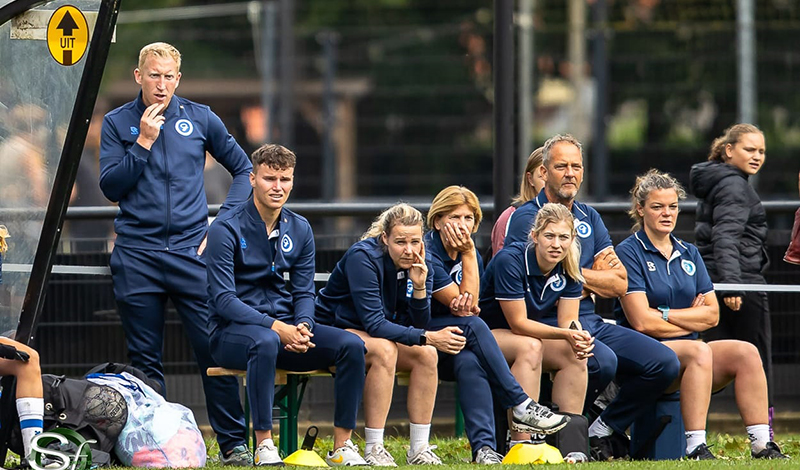 Loilse Carlie Bolder voor tweede seizoen als teammanager op bank bij De Graafschap Vrouwen