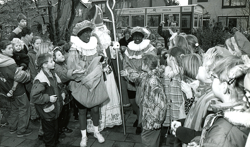 Diemse intocht van Sinterklaas en zijn pieten door de jaren heen