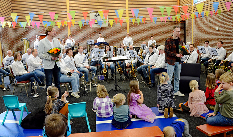 Derde kinderconcert muziekvereniging DES met kinderburgemeester Milou