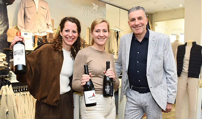 Mini-wijnproeverij tussen nieuwste voorjaarscollectie Gilsing Herenmode