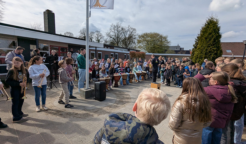 Spelenderwijsorkest sluit muziekproject af met pop-up concerten op vijf basisscholen